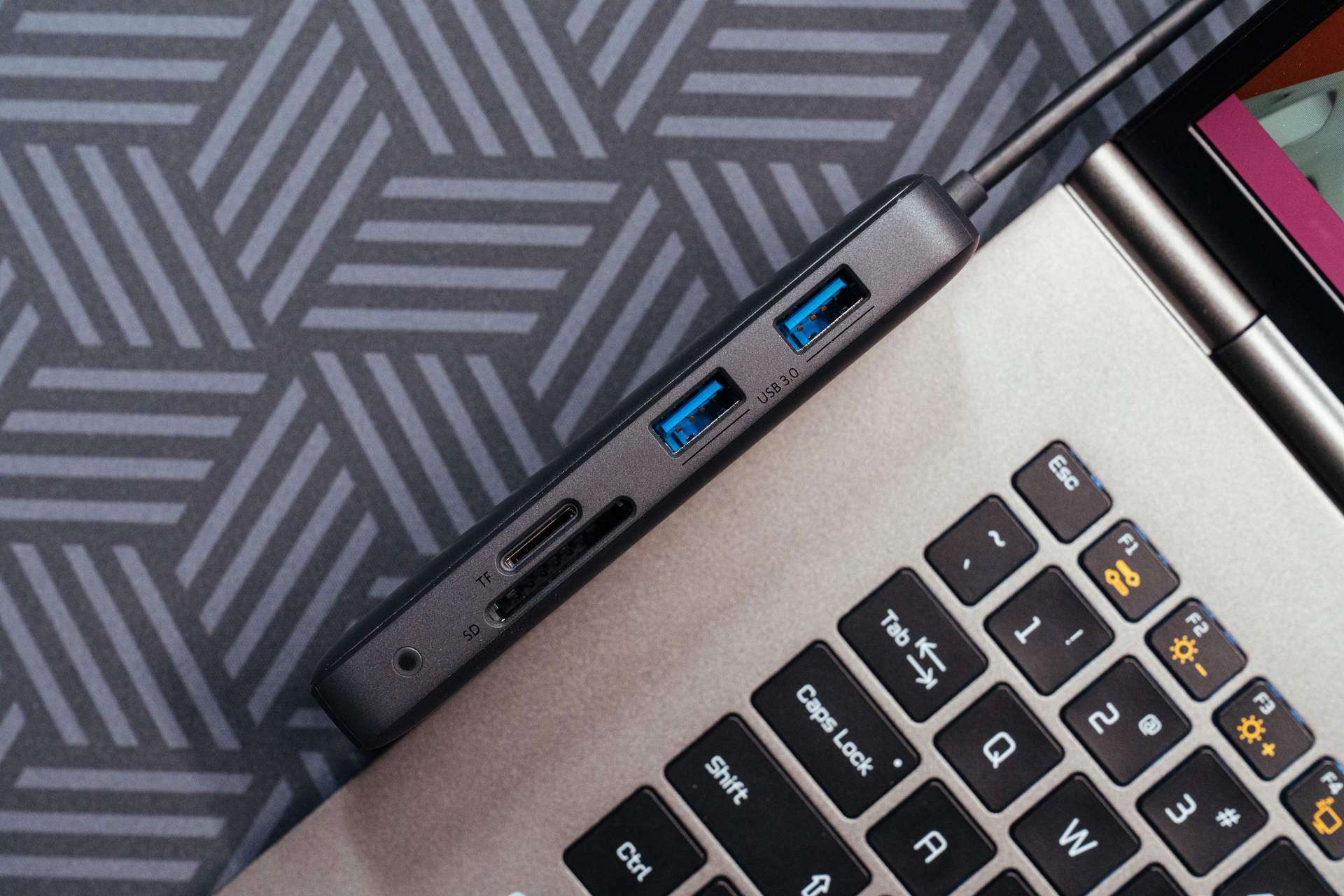 简洁条理，如何布置自己的办公桌面：轻办公好物分享