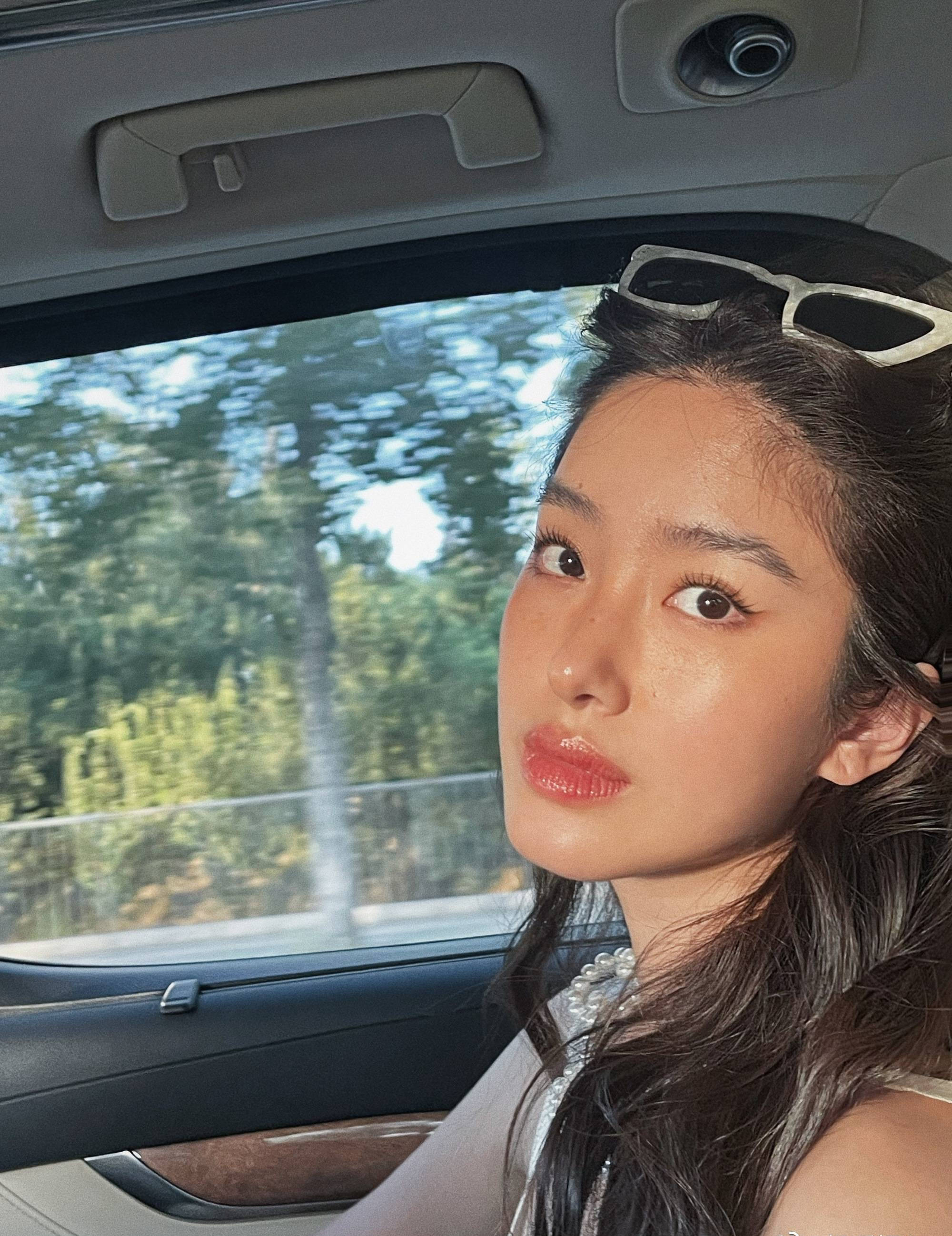 刘亦菲是下凡的天仙，杨采钰来自天上人间：谁赞成，谁反对？