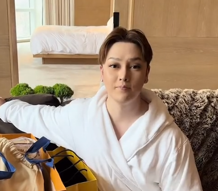 柏公子：雌雄难辨引争议，炫富出圈吸粉百万，背后老爷竟是秦奋？