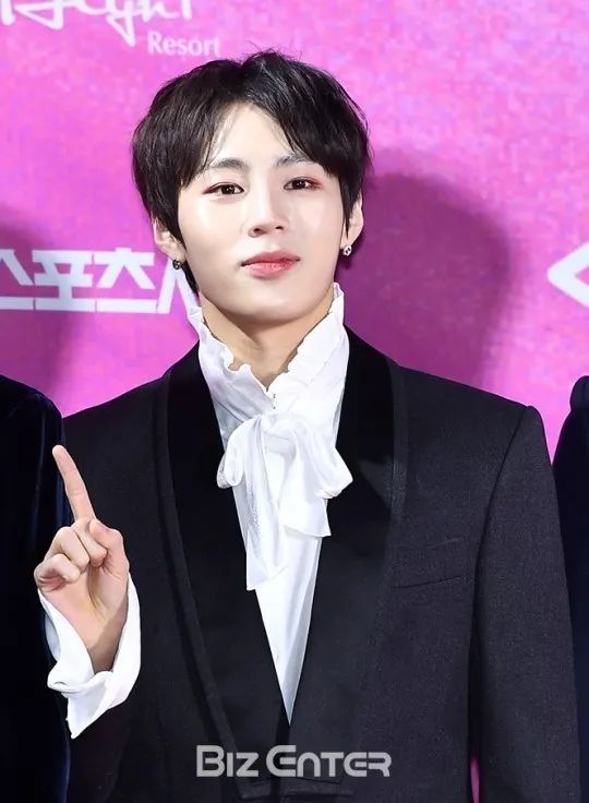 时隔七年再见依旧记得粉丝！如此宠粉的爱豆让人怎能不爱？