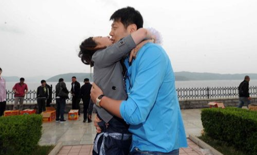 莫科为什么不去nba(莫科:27岁结婚,婚后5个月妻子离世,再婚和妻子照顾