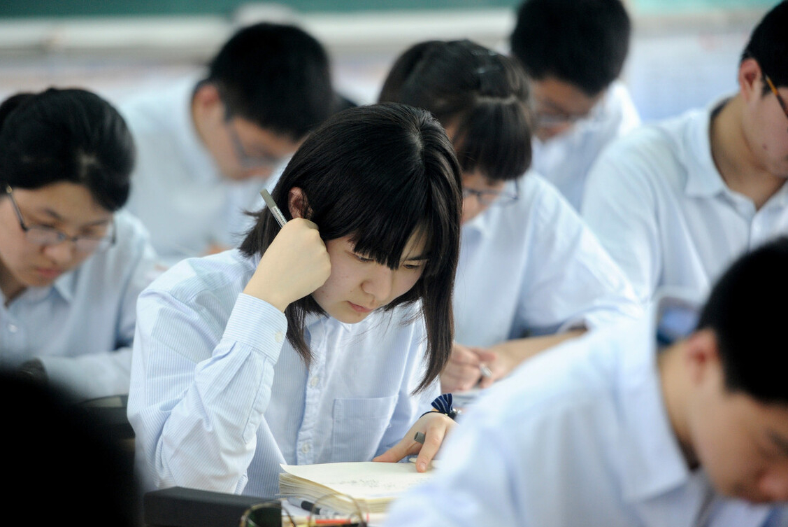 高三一模只考了350分，该参加高考还是走单招，聪明学生这样选