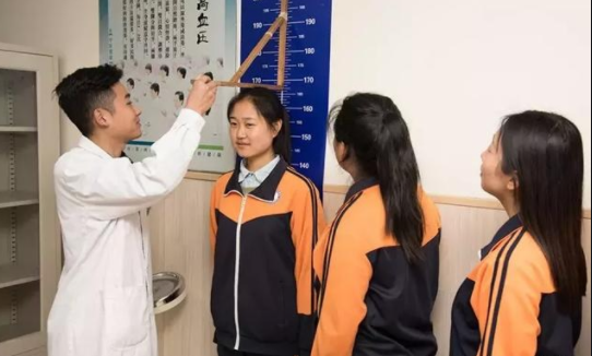 高考体检要求学生“全脱掉”？高三学生难以接受，医生：你想多了