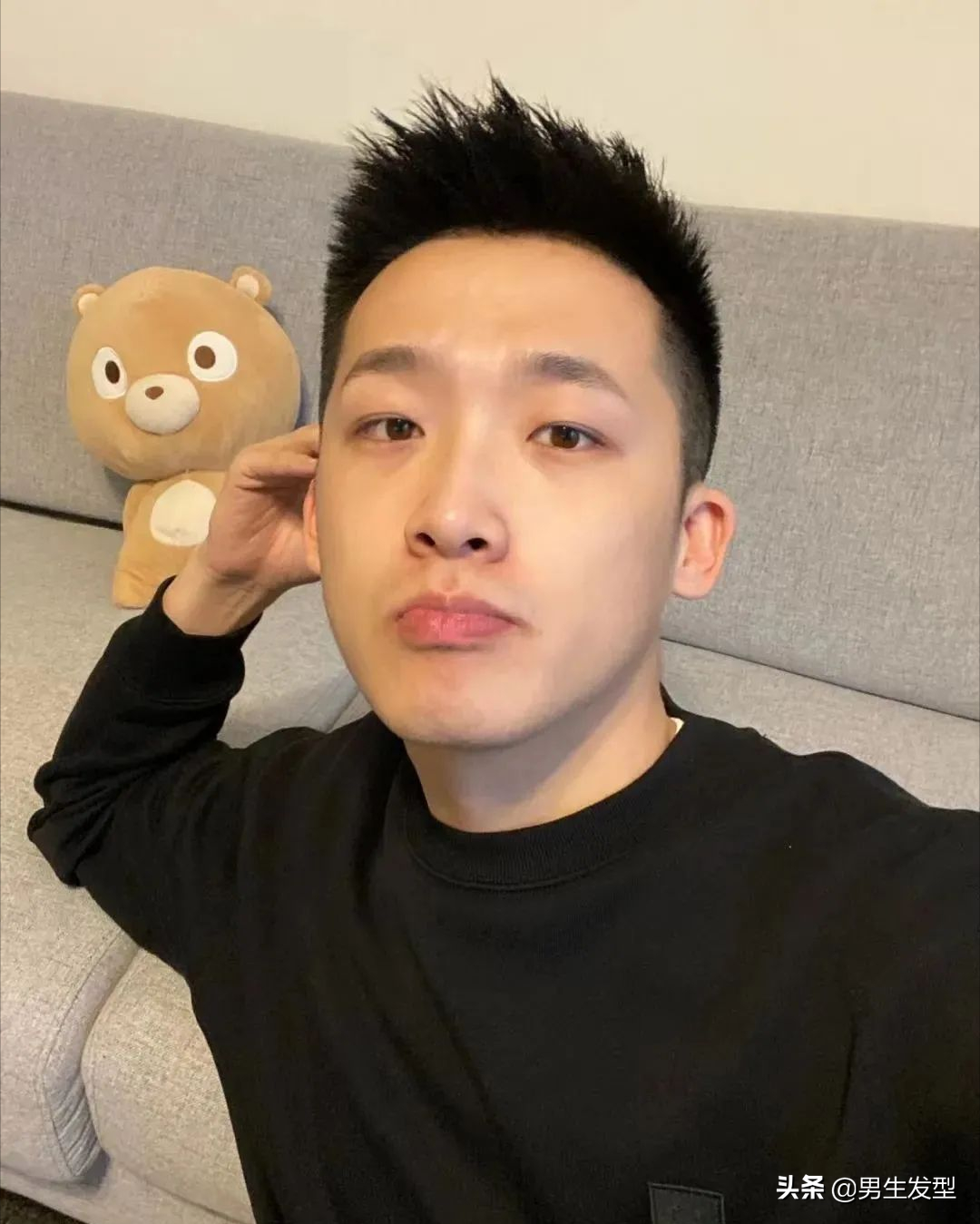 男生别乱剪发型了,22年夏天就留这三款短发,怎么看都帅气