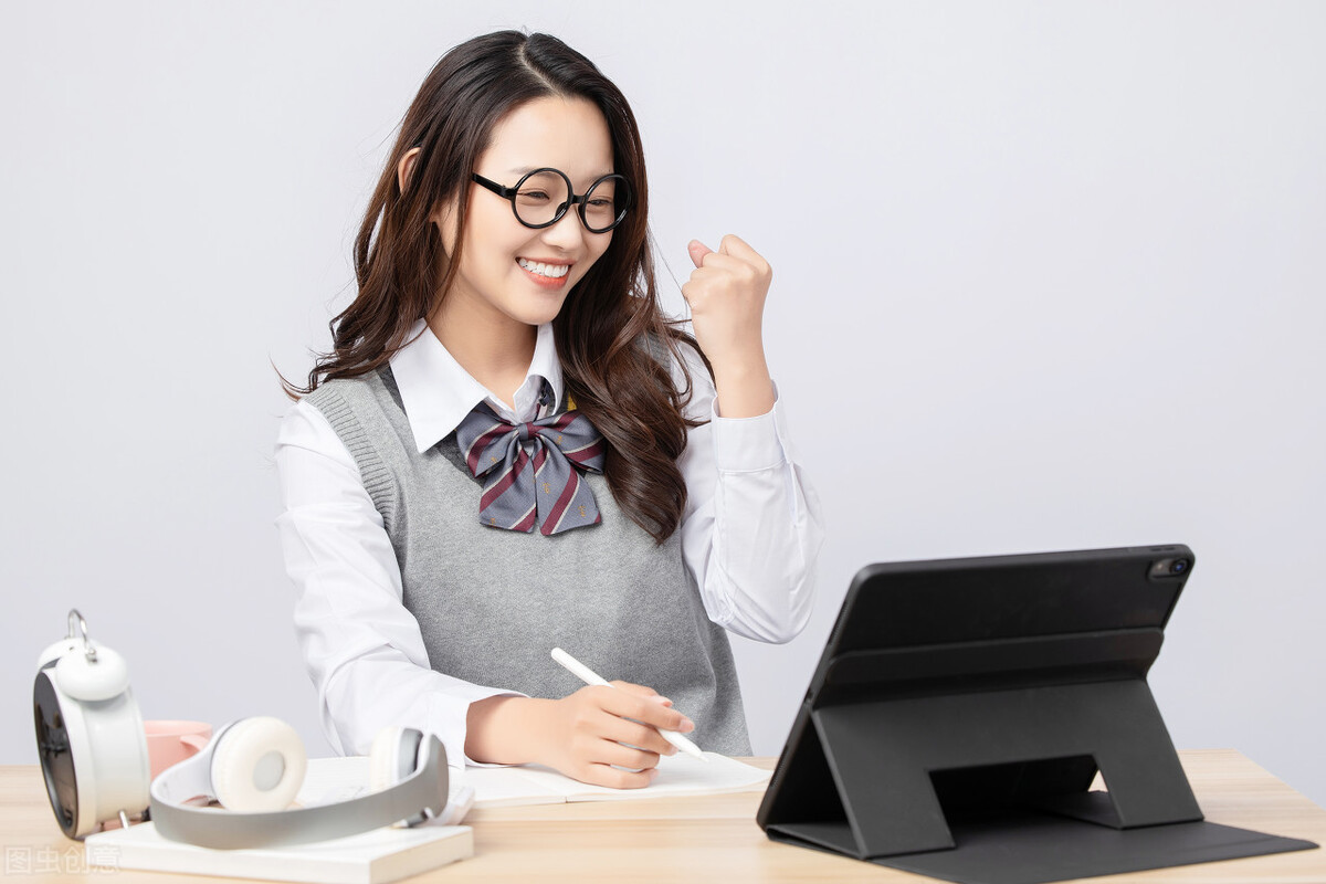 “丧偶式”育儿教育环境下大学生心理问题转变探析，值得思考