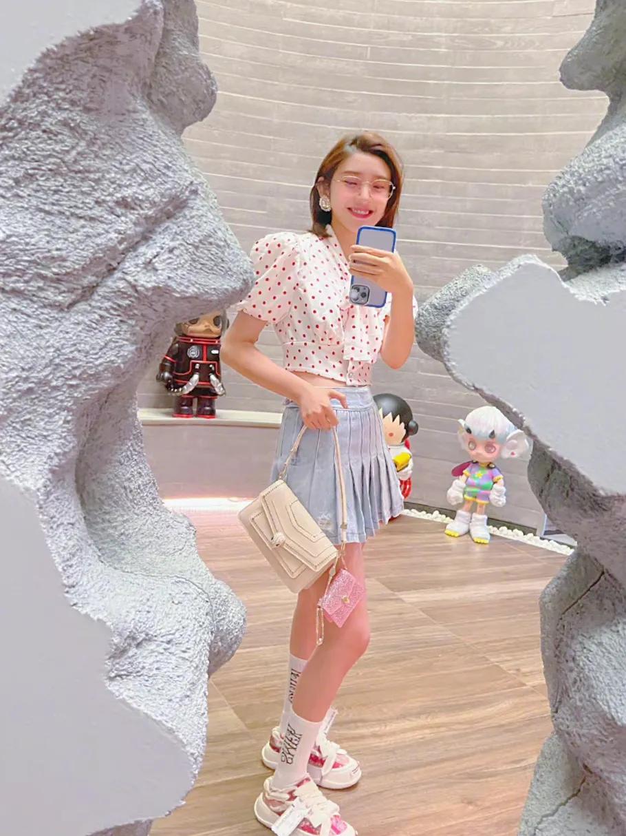 唐艺昕近期穿搭