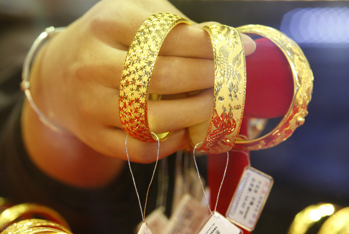 黃金鐲子怎樣挑選？如何區(qū)分黃金工藝？