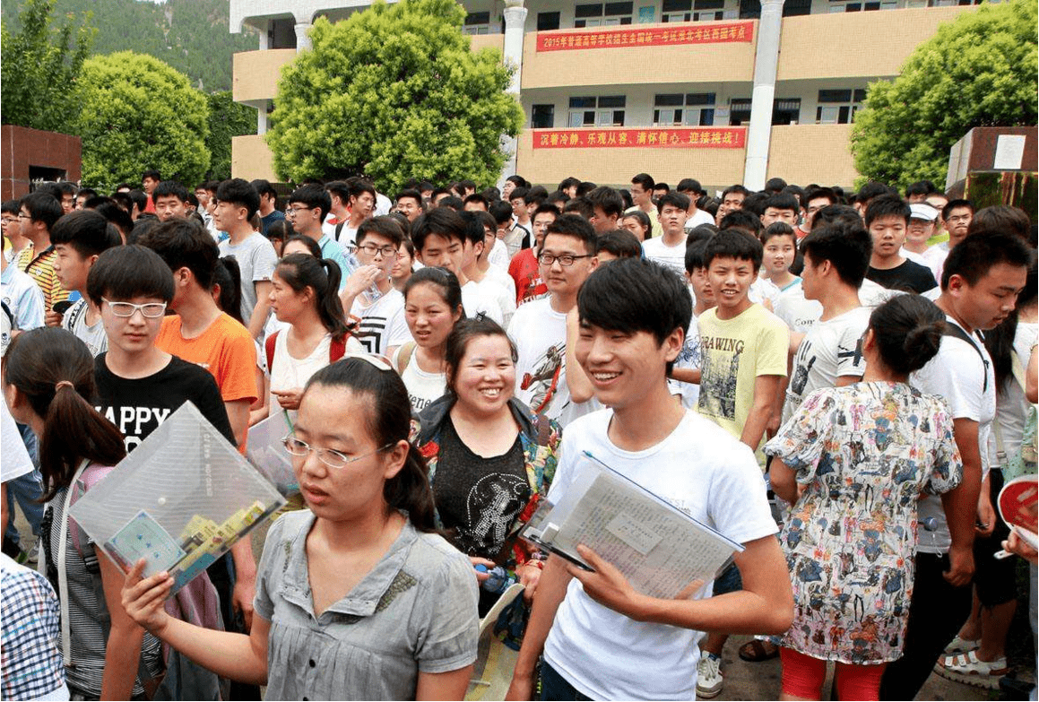 2022年高考新规，三类学生或将无缘高考，学霸级别也不例外