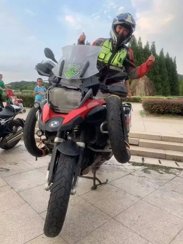 19年南京44岁单亲妈妈，骑行4.1万公里去欧洲看女儿，93天跨25国