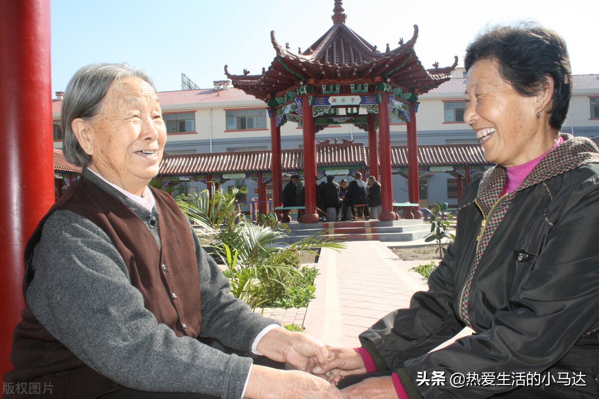 人到晚年，才逐渐幡然醒悟：所谓的子女和亲情，十有八九都靠不住