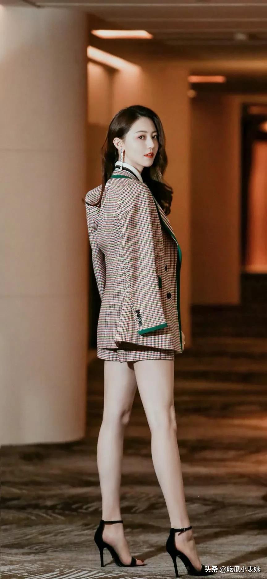 黄梦莹，皮肤白皙，御姐范十足