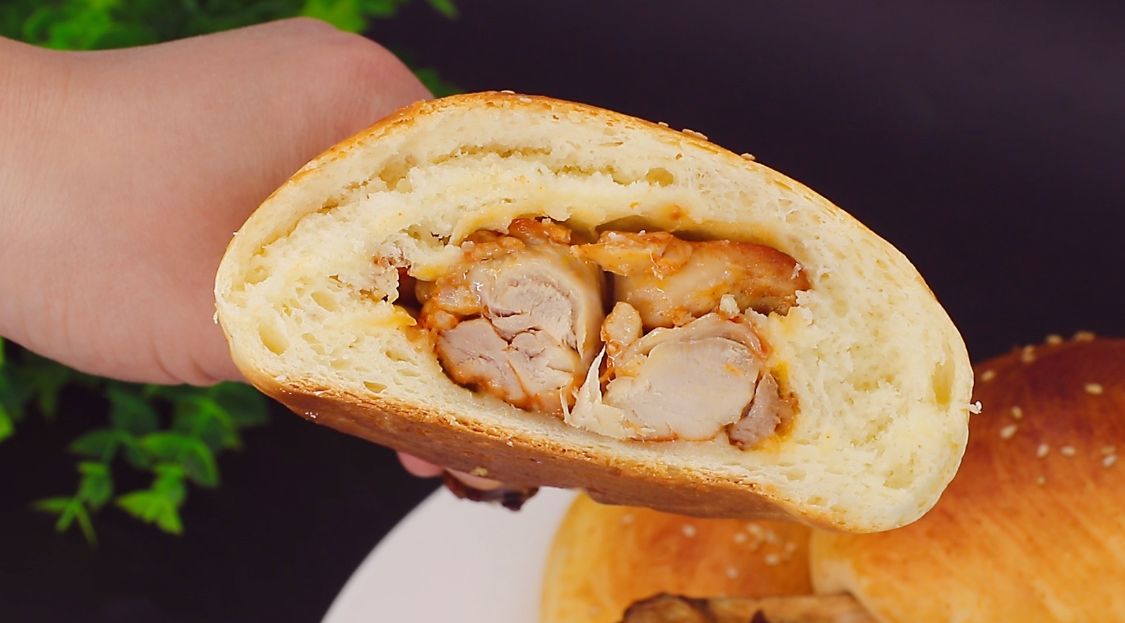 天气寒冷，碰到这面包，我绝不手软，包上大鸡腿，吃着真过瘾