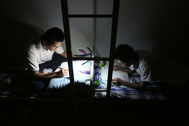 高考后才幡然醒悟，高中生住校和走读的差距明显，可惜没有后悔药