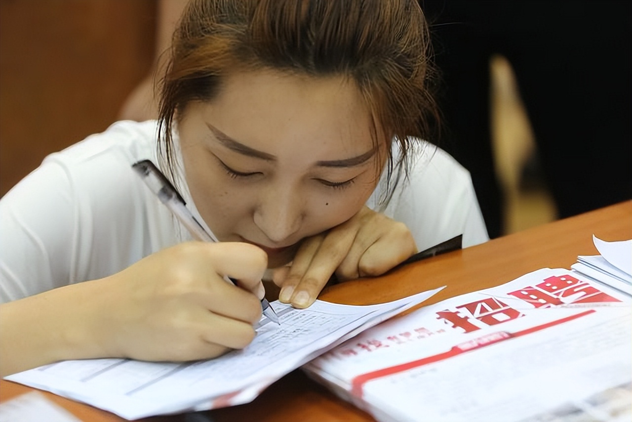 22高校毕业生平均薪资出炉，明显高于往年！学生：我还没找到工作