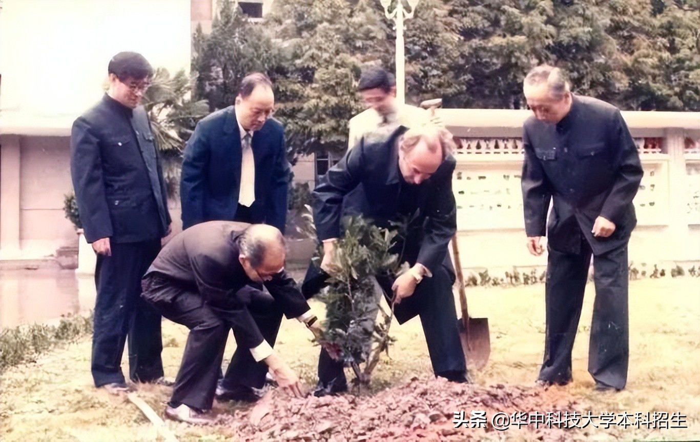急速升温！这个夏天，华中科技大学将成全国“最火热”大学！吸引世界目光！