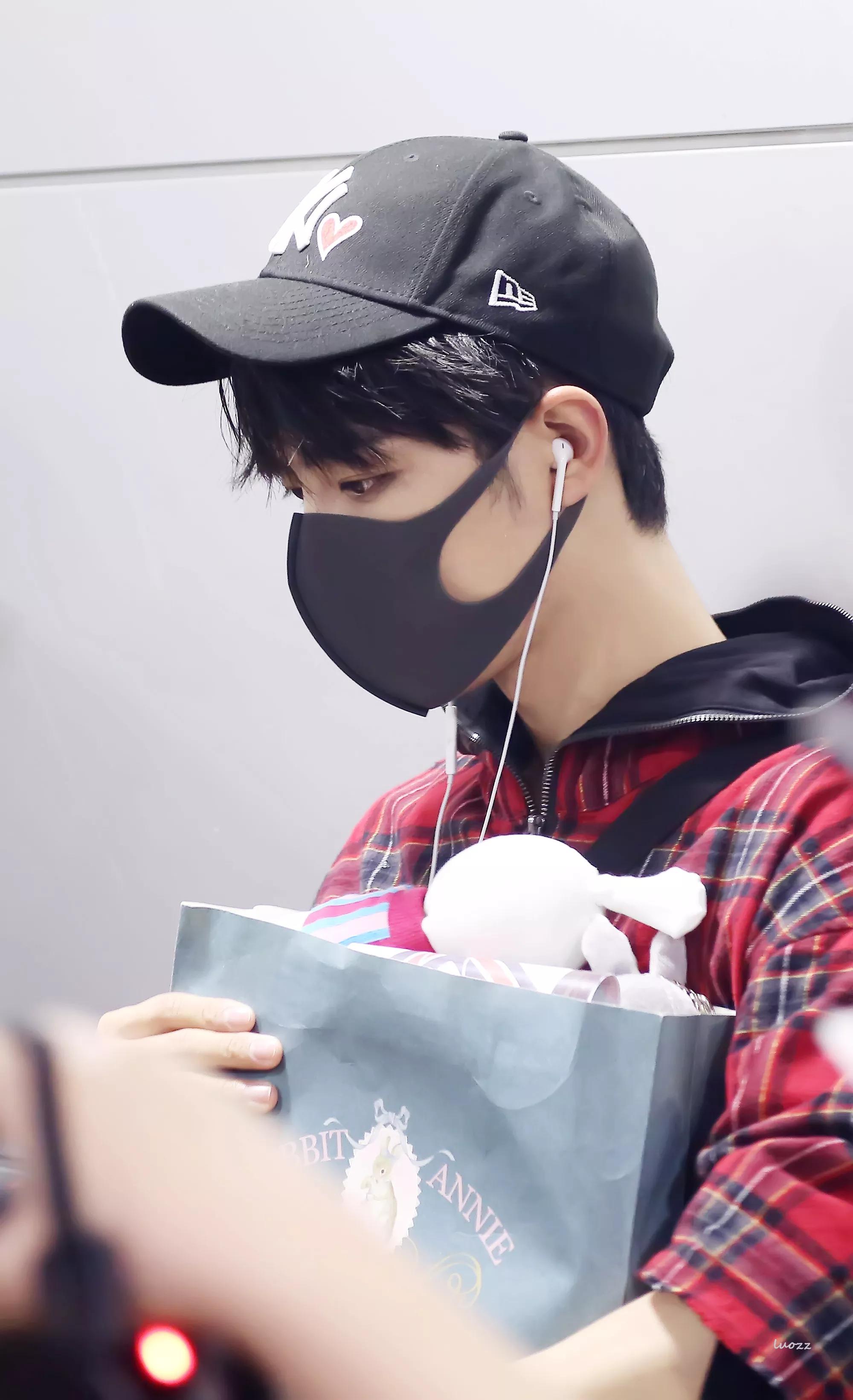 考古肖战:2018年9月—12月机场时间线汇总,今天请叫我收图狂魔