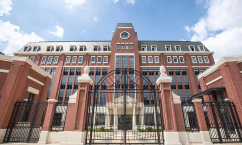 北京学校这场“成人礼”火了，堪称现实版继承者们，别人的18岁