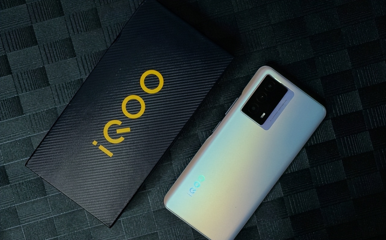 1500元左右，能买什么中高档手机？这3款机型亲民好用