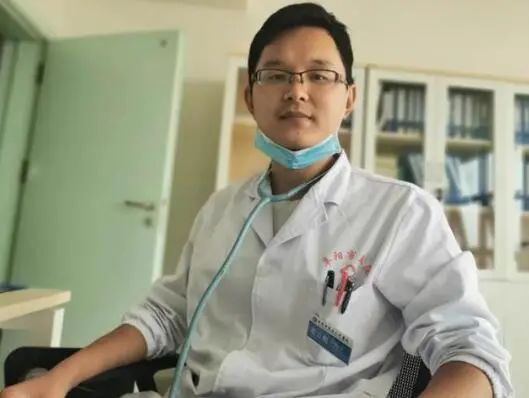 吃碗面的功夫，连救两人！网友：加班顺便吃面……