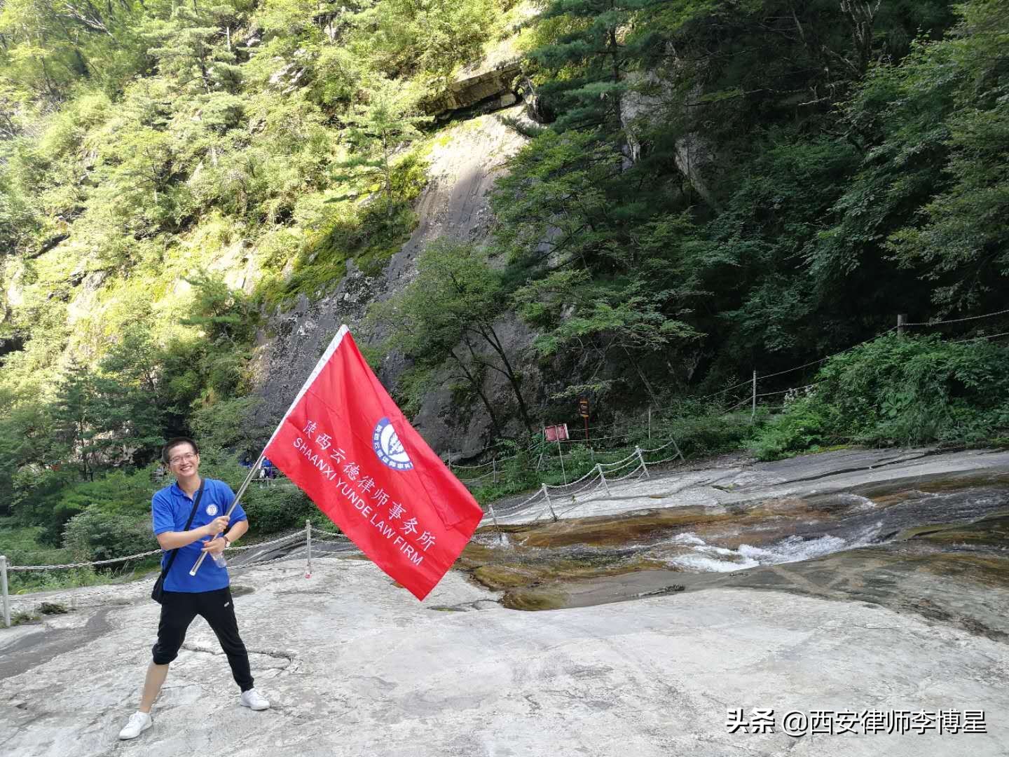 驾驶员道路运输人员从业资格证过期，发生事故保险公司是否免责？
