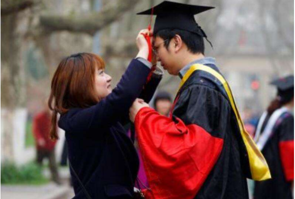 研究生导师谈考研现状，直言宁愿要成绩差的应届生，也不要二战生