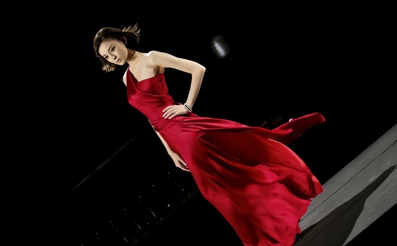 “天山”出大美人，10位新疆女明星，个个盘正条顺，美得各有千秋