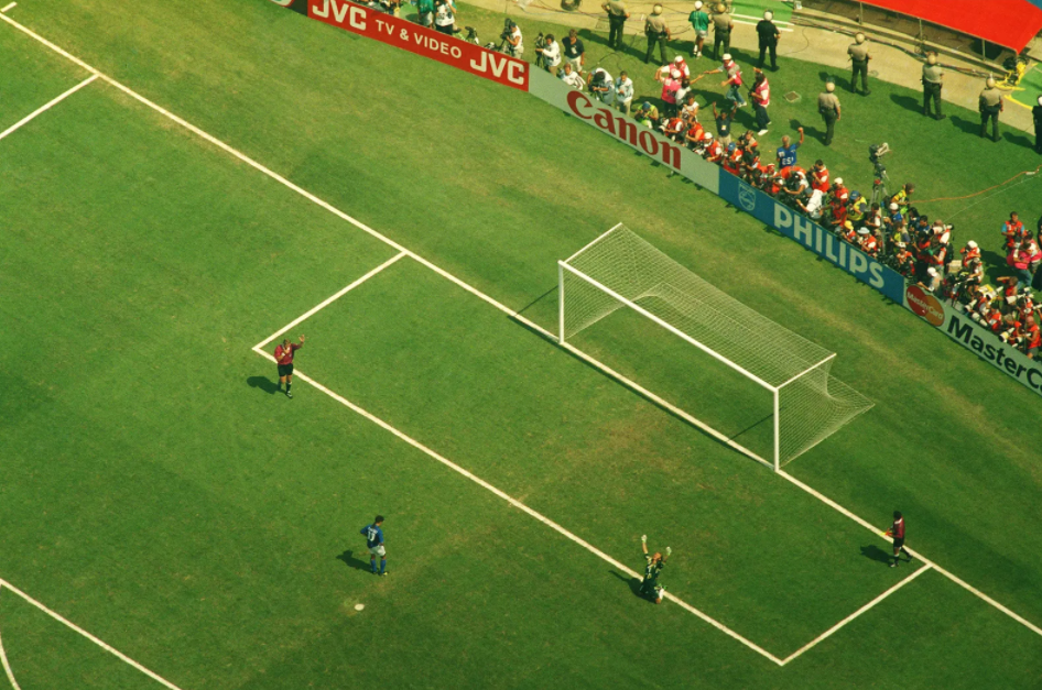 意大利球星巴乔近况(世界杯历史上的经典时刻：上帝之手！巴乔的背影！飞翔的外星人)