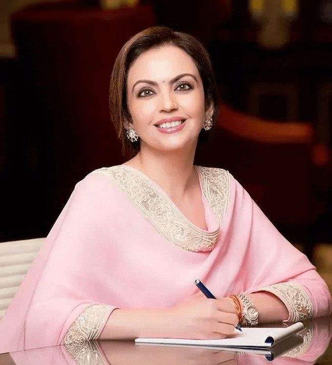 印度富婆:因出身婆罗门被首富一眼相中,婚后35年都被捧在手掌心