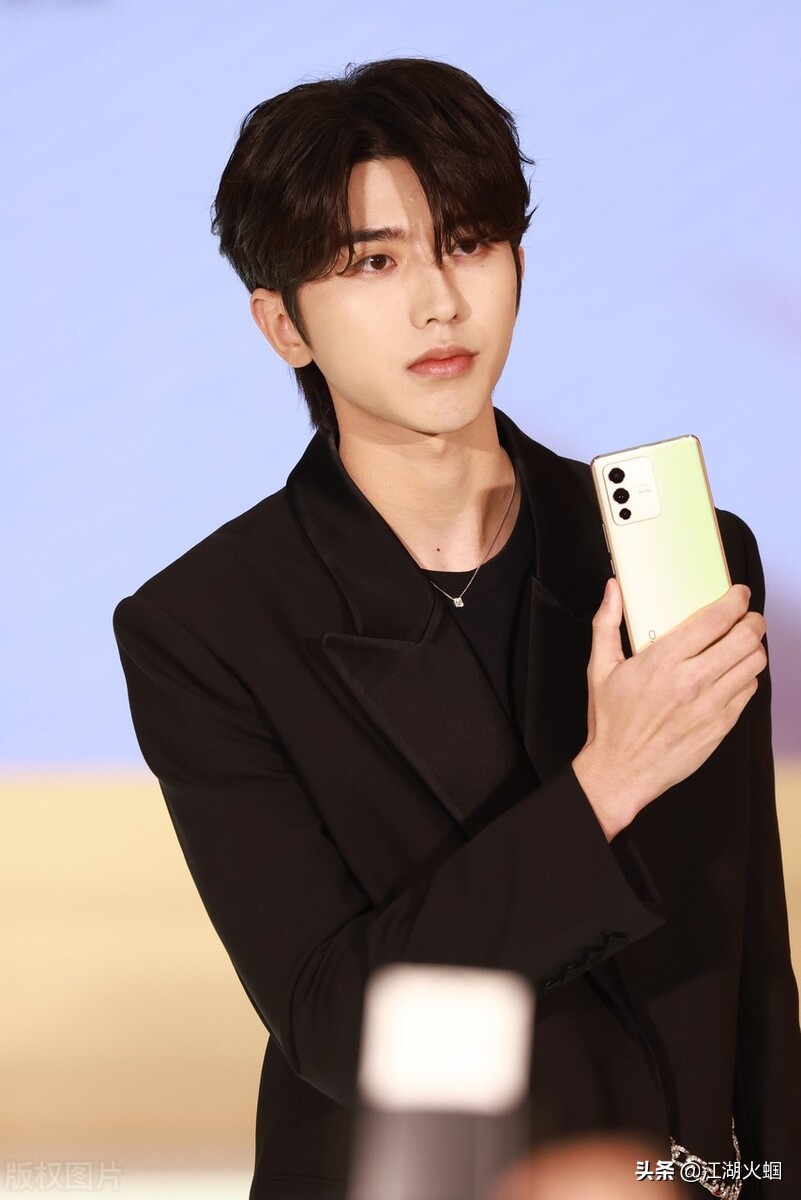 爆料：胡歌 蔡徐坤 胡冰卿 唐嫣 热巴 易烊千玺 张子枫 周深 胡先煦 王影璐