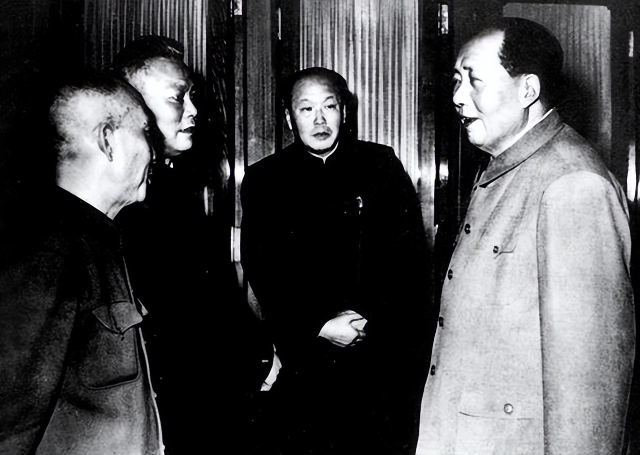 54年李先念向毛主席提出一请求，主席：你真是一见面就给我出难题