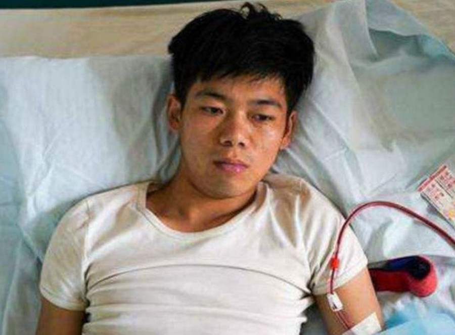 11年前，安徽小伙为买苹果手机2万元卖肾，获赔147万后生不如死