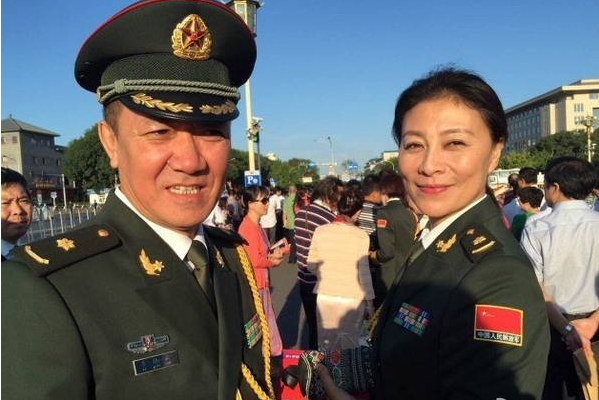 著名演员岳红：生女五个月被离婚，单亲妈妈31年，风光背后有眼泪