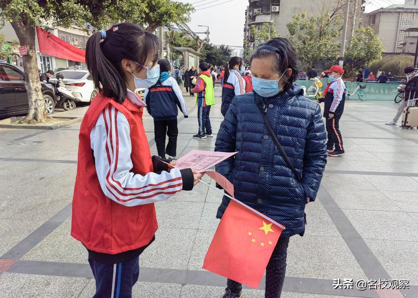 学雷锋，做先锋！犀浦实验学子，积极践行雷锋精神，弘扬文明新风