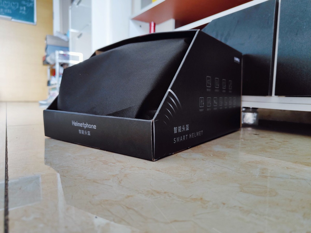 Helmetphone M1T NEO王炸组合：智能灯光+蓝牙音箱+鸿蒙智联