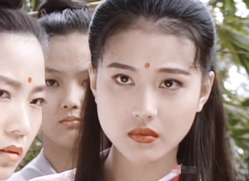 都演“周芷若”，把周海媚，高圆圆和佘诗曼放一起看，差别出来了