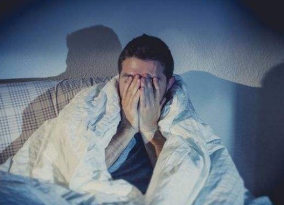 排尿很黄、异味很大？身体或是在向你暗示这5件事，别忽视了