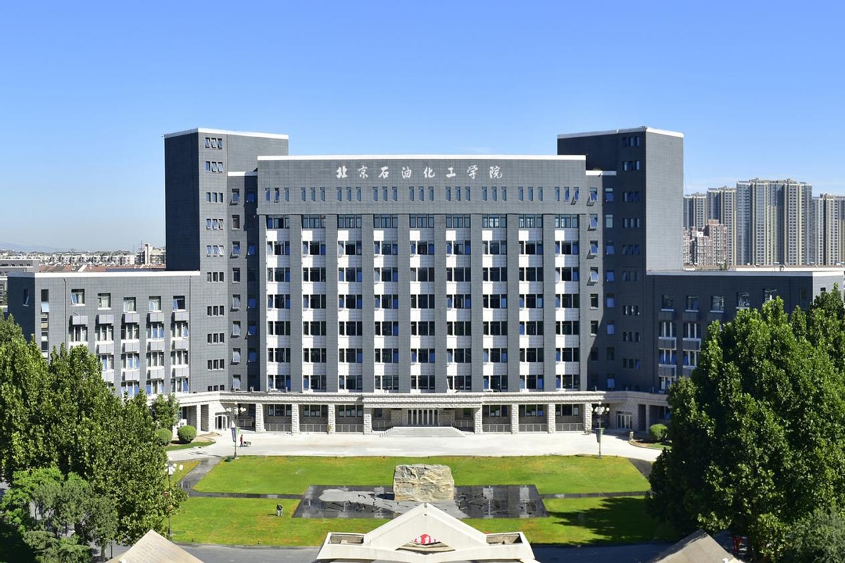 强！一天之内，多位董事长等密集到访，纷纷“牵手”这所大学！