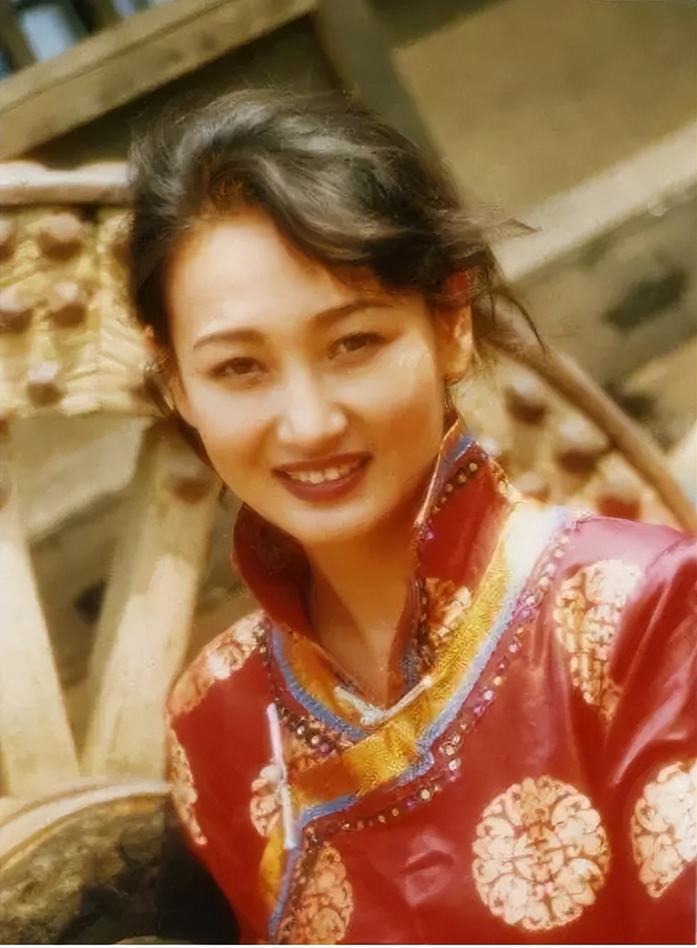 哈斯高娃:离婚后不再嫁人,她与腾格尔的婚姻到底受了多少委屈?