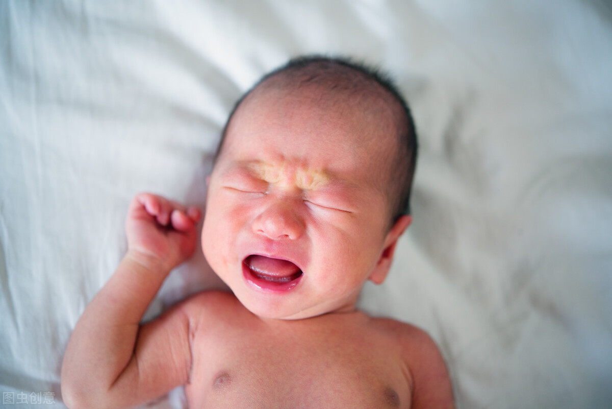 闹觉、小睡短、放下就醒、夜间频繁醒，抱睡，4步帮你解决婴儿睡