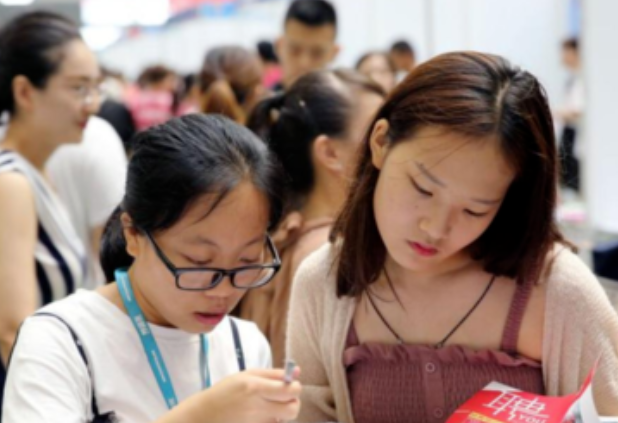 大学生面试被拒，HR说出普通大学和985的差别，值得学生深思