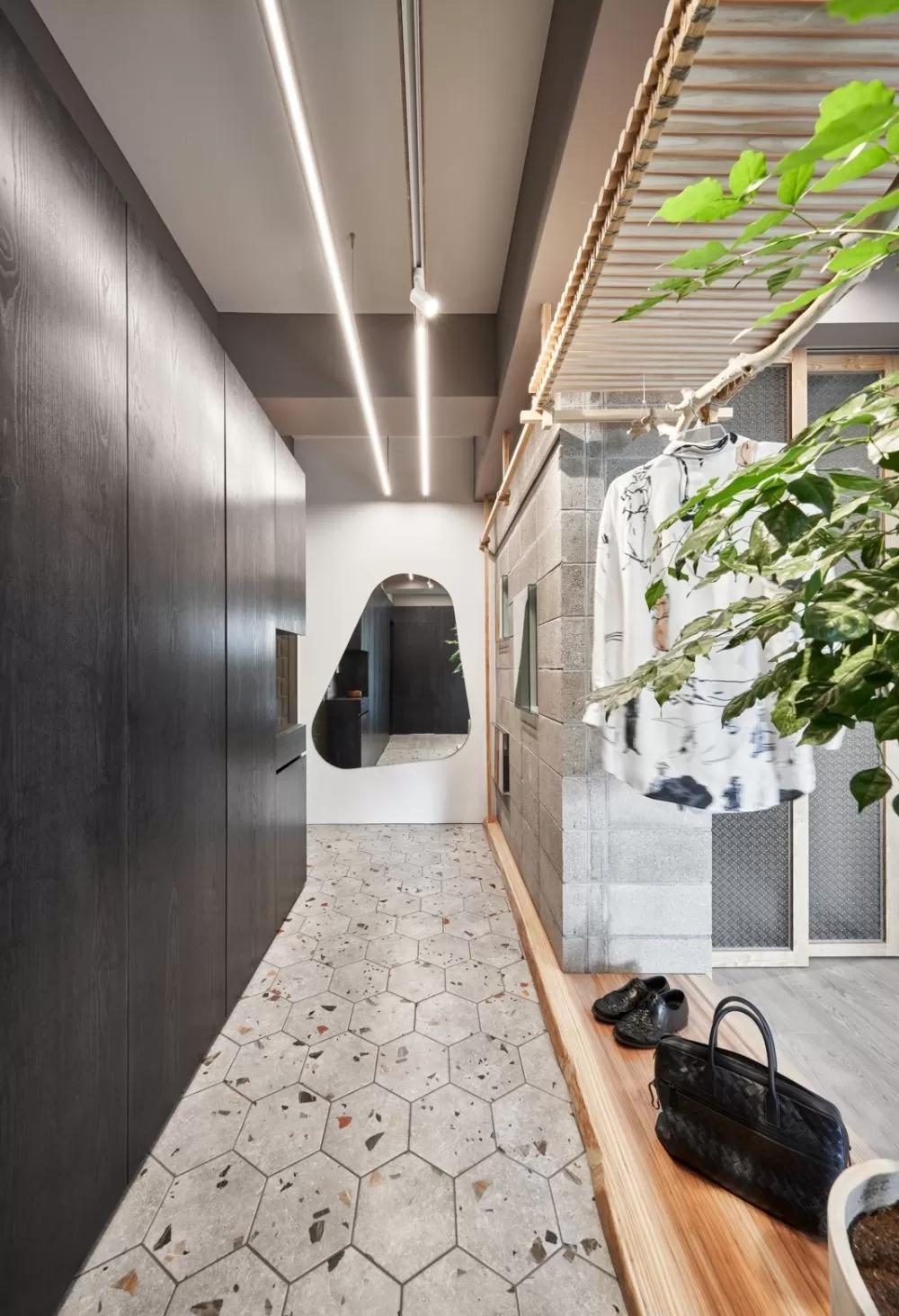 收纳不够吗？善用走道空间，让玄关一平抵三平