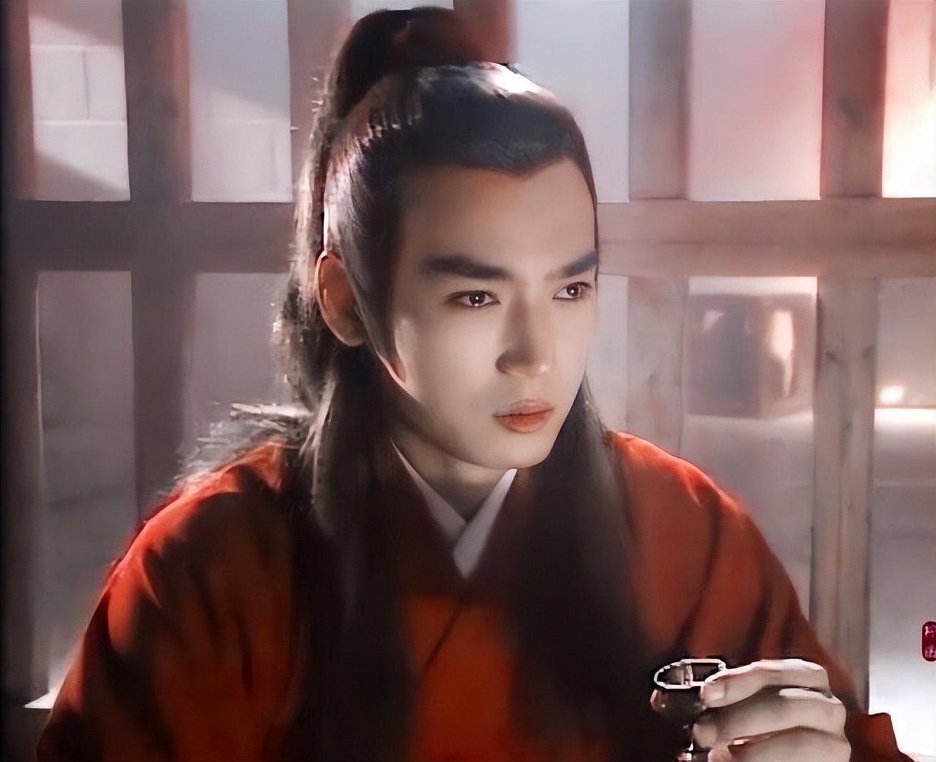 焦恩俊,也是塑造了许多经典角色的一位老戏骨,二郎神,李寻欢,金蛇郎君