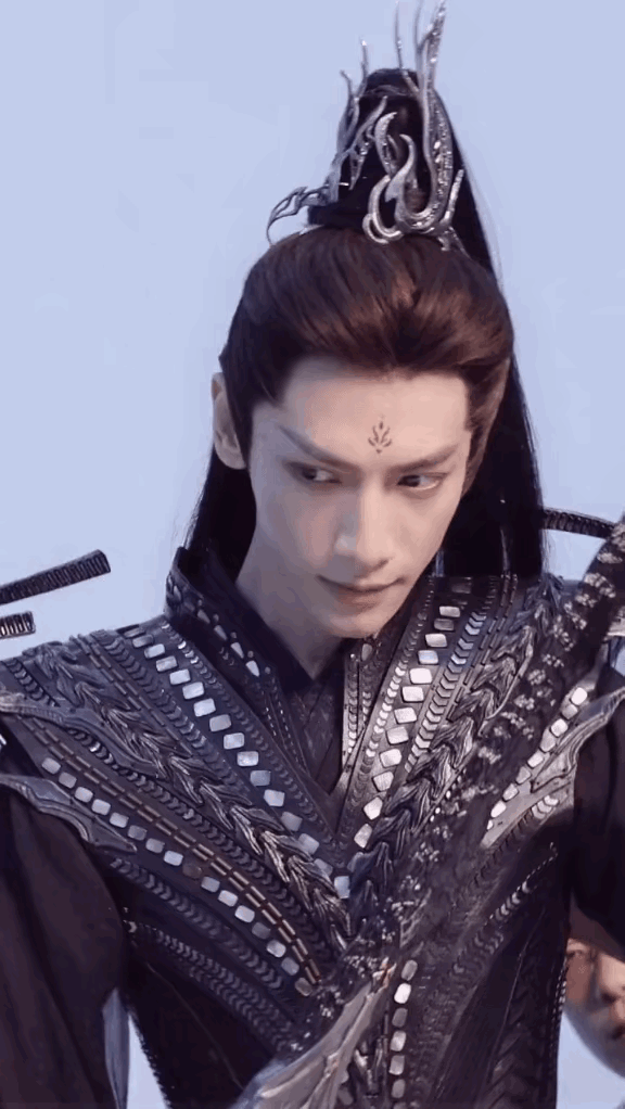 罗云熙的颜值真的好的没话说，不过古装多了不羁，更帅气