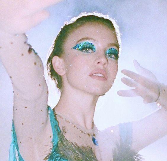 好莱坞美少女爆红！金发碧眼身材火辣，却被骂丑直播爆哭？