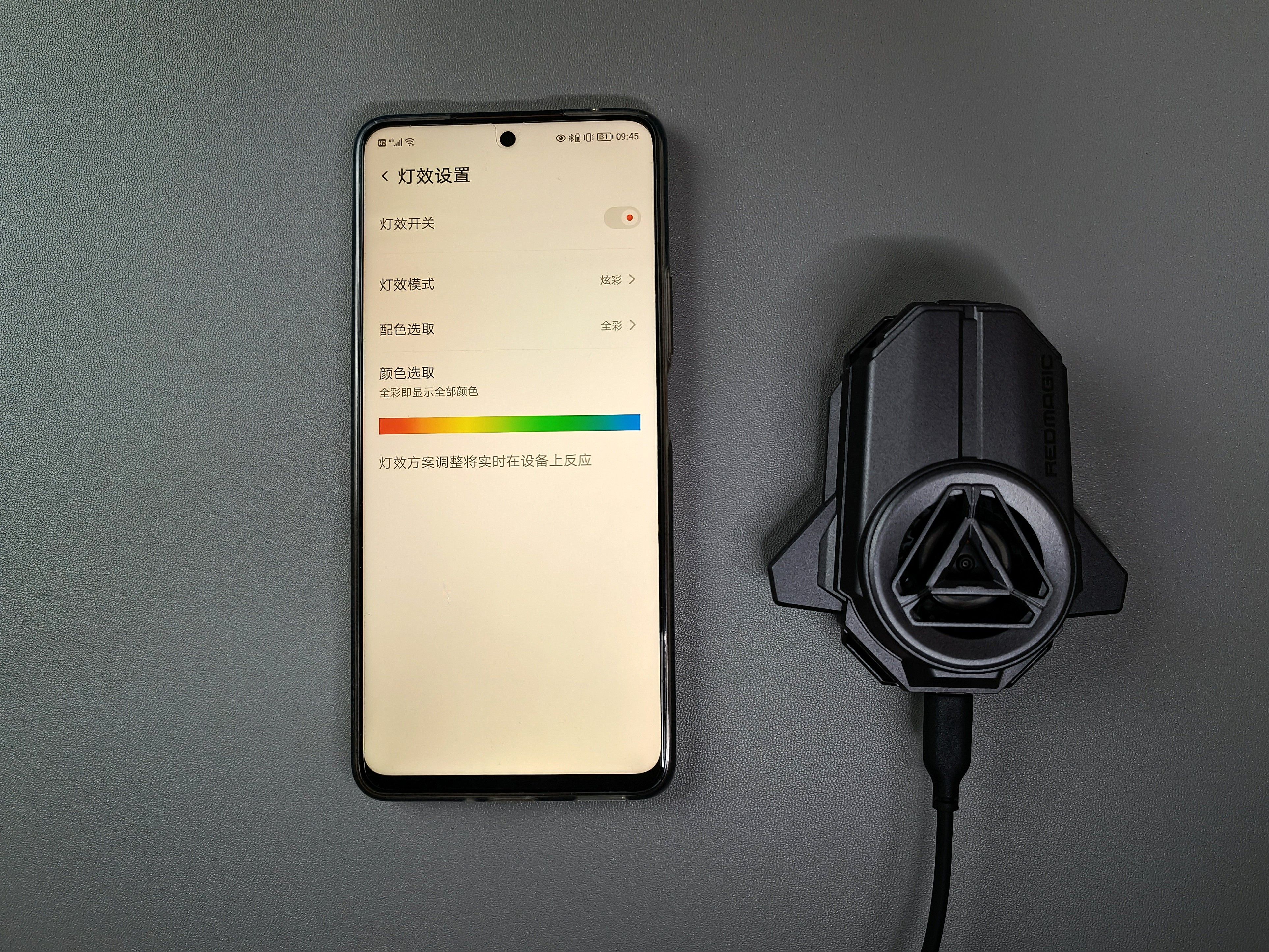 玩手游怕发热，红魔涡轮散热背夹带你飞起