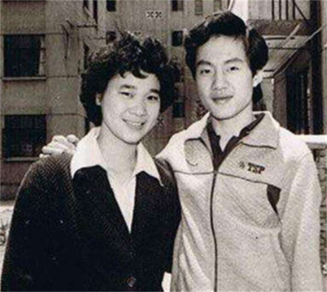 初代乒坛大魔王：许昕的恩师，拿了59个冠军，年近60仍旧美艳动人