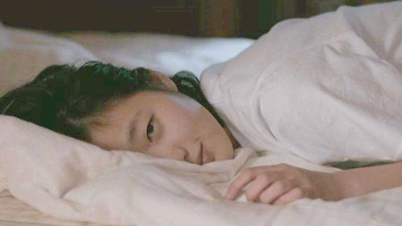 她的中文水平达10级，凭借“尺度片”得到认可，不惜为戏增重8斤