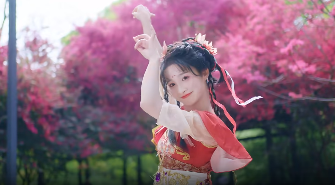 95后喜爱COSPLAY成为B站舞蹈区的风景线-哪边嗨