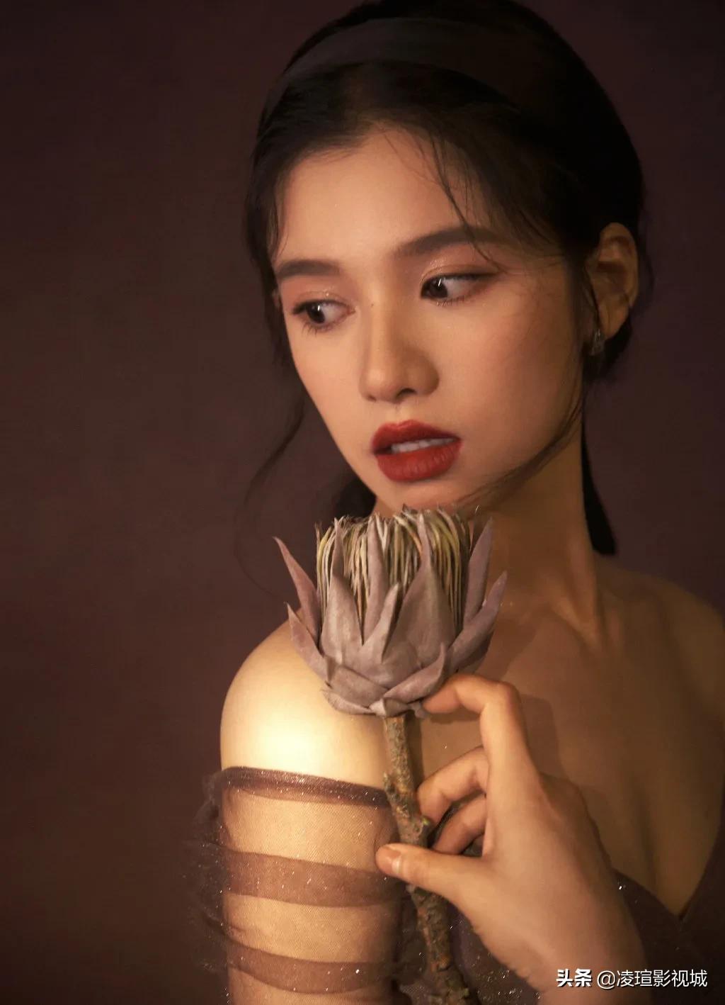 明星壁纸图片分享：张婧仪（1）