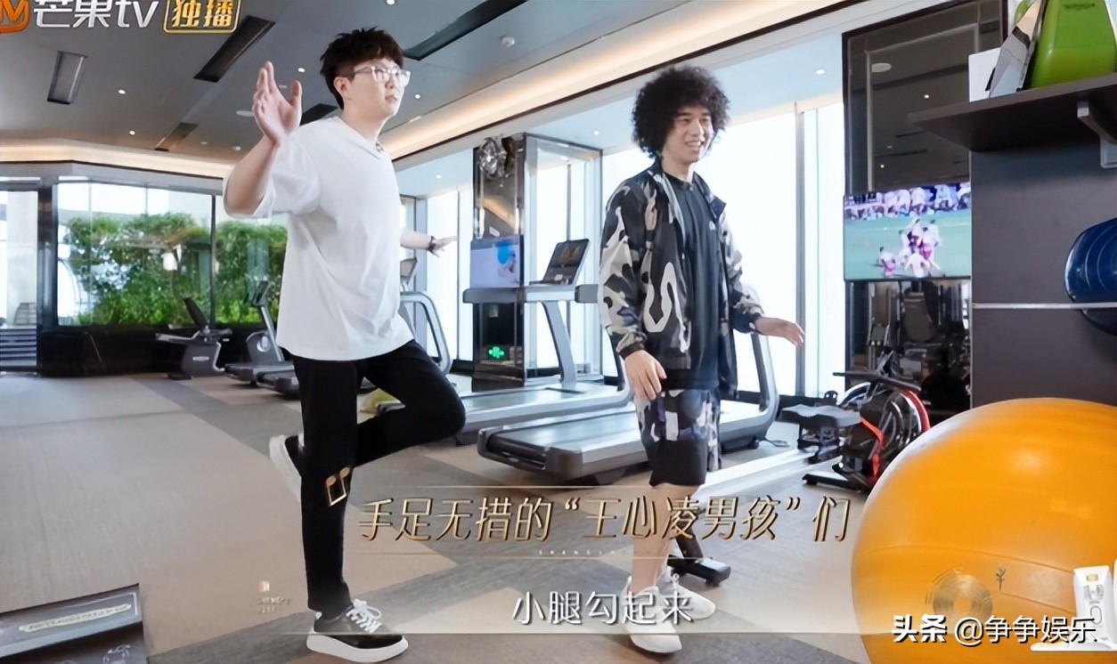 毛不易、曾比特沉浸式合唱《弥敦道》，悬殊比分落败却有点离谱